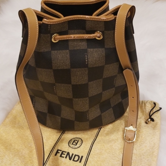 ๐HOST PICK๐ Vintage Fendi Bucket Bag - Picture 2 of 8